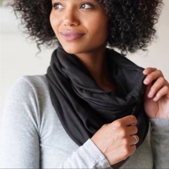 NWT Beyond Yoga Infinity Hidden pocket Scarf Black NEW Exercise Hidden Pocket - Picture 3 of 14